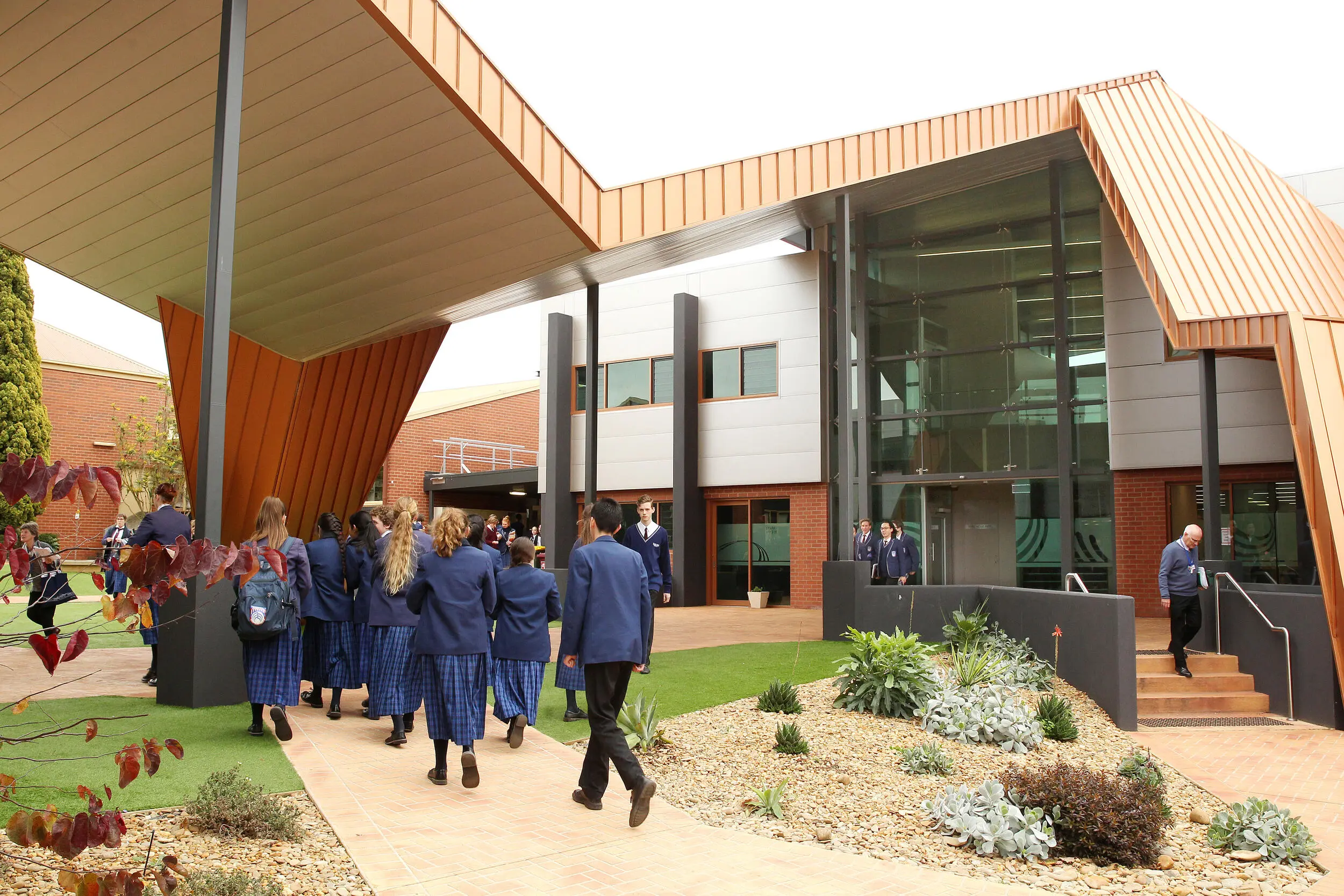 TRƯỜNG PHỔ THÔNG TỐT NHẤT BANG VICTORIA, ÚC? Mời gặp Kardinia International College