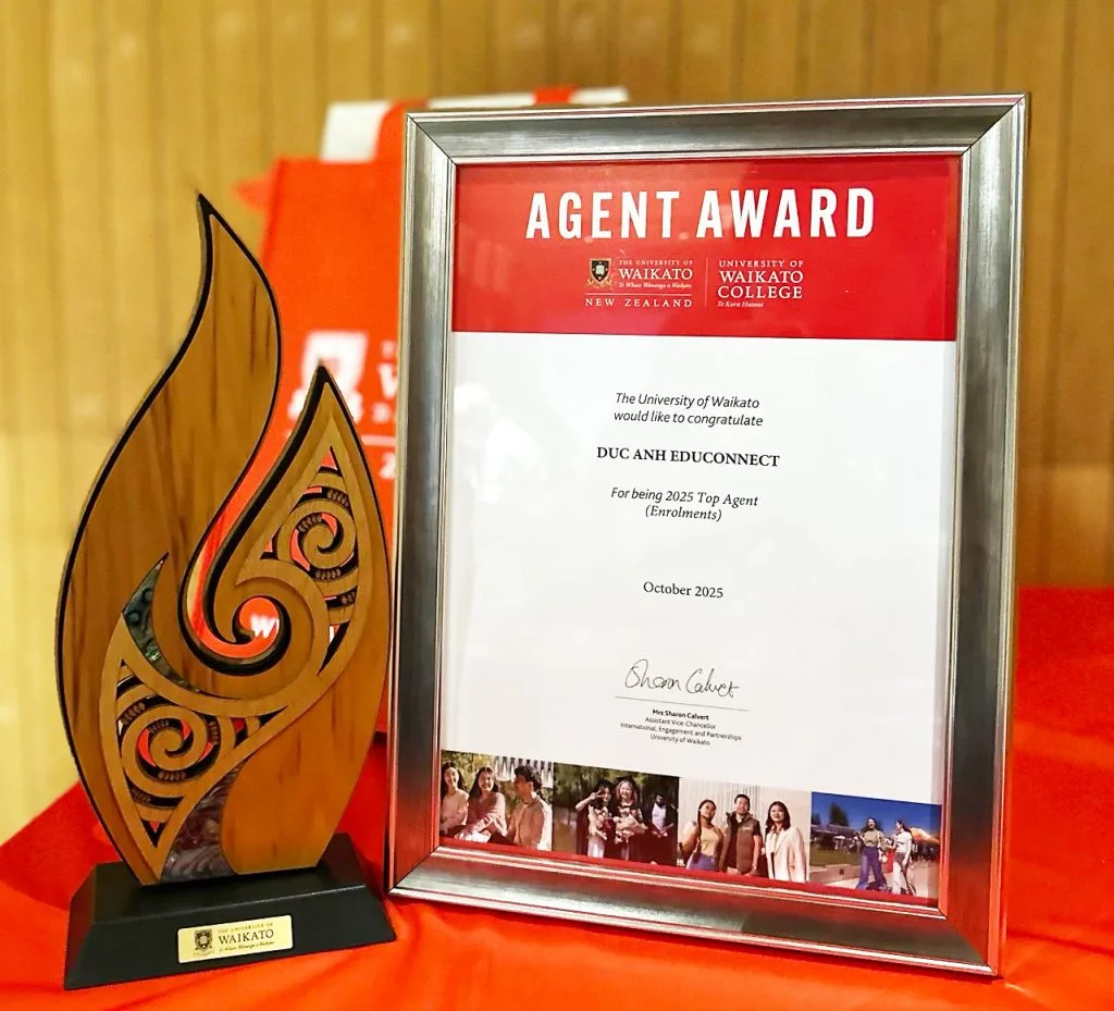 ĐẠI HỌC WAIKATO TRAO GIẢI “2025 TOP AGENT” CHO ĐỨC ANH EDUCONNECT