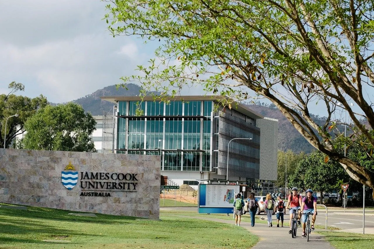 Đại học James Cook, Úc