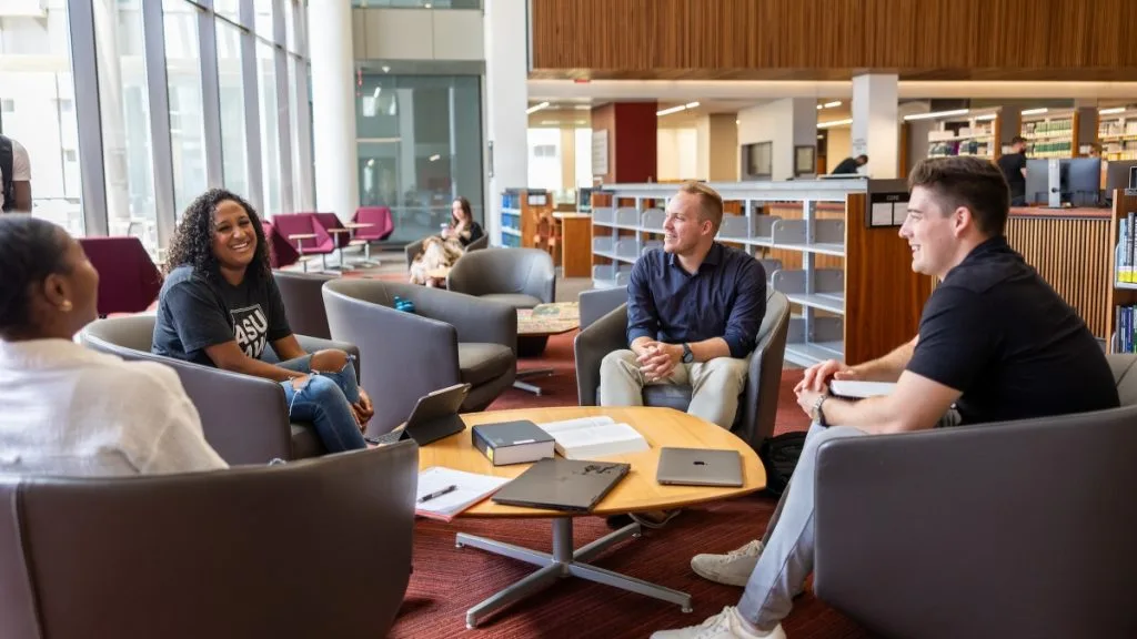 Chúc mừng Arizona State University thăng hạng ấn tượng!