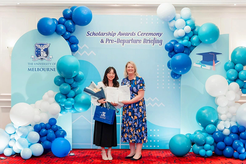 Chúc Anh: Nữ sinh giành học bổng kép của Đại học Melbourne #14 thế giới- chia sẻ bí kíp